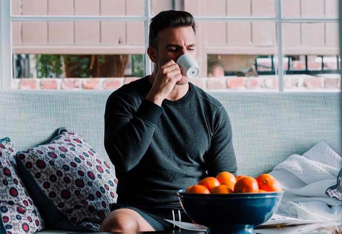 Además del cuidado fortificante de Elvive Full Resist de L’Oréal Paris, hay otros hábitos que pueden favorecer la densidad capilar en los hombres como la dieta.